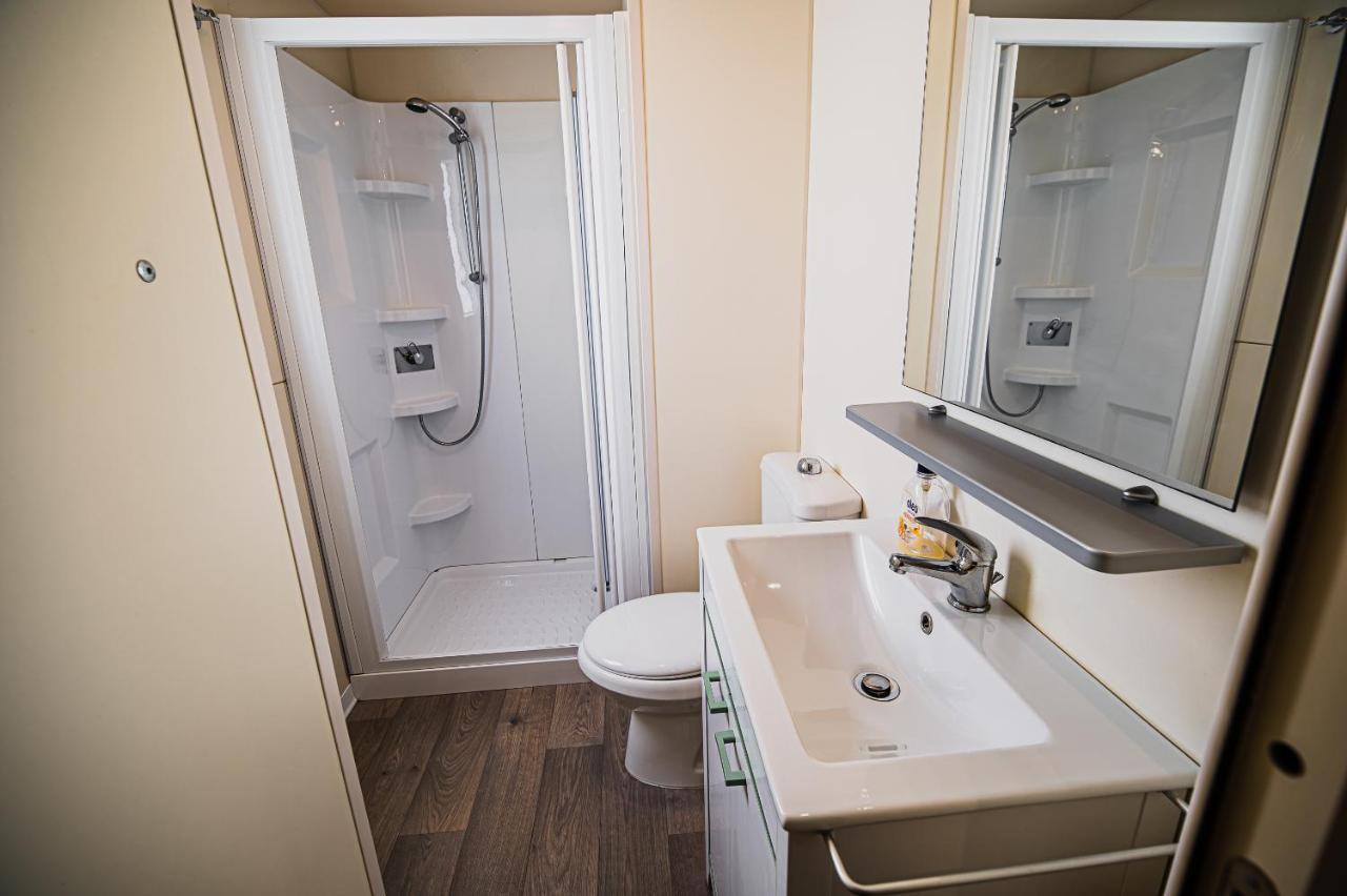 Lake View Mobile Homes With Thermal Riviera Tickets In Terme Catez Чатеж об Сави Екстериор снимка