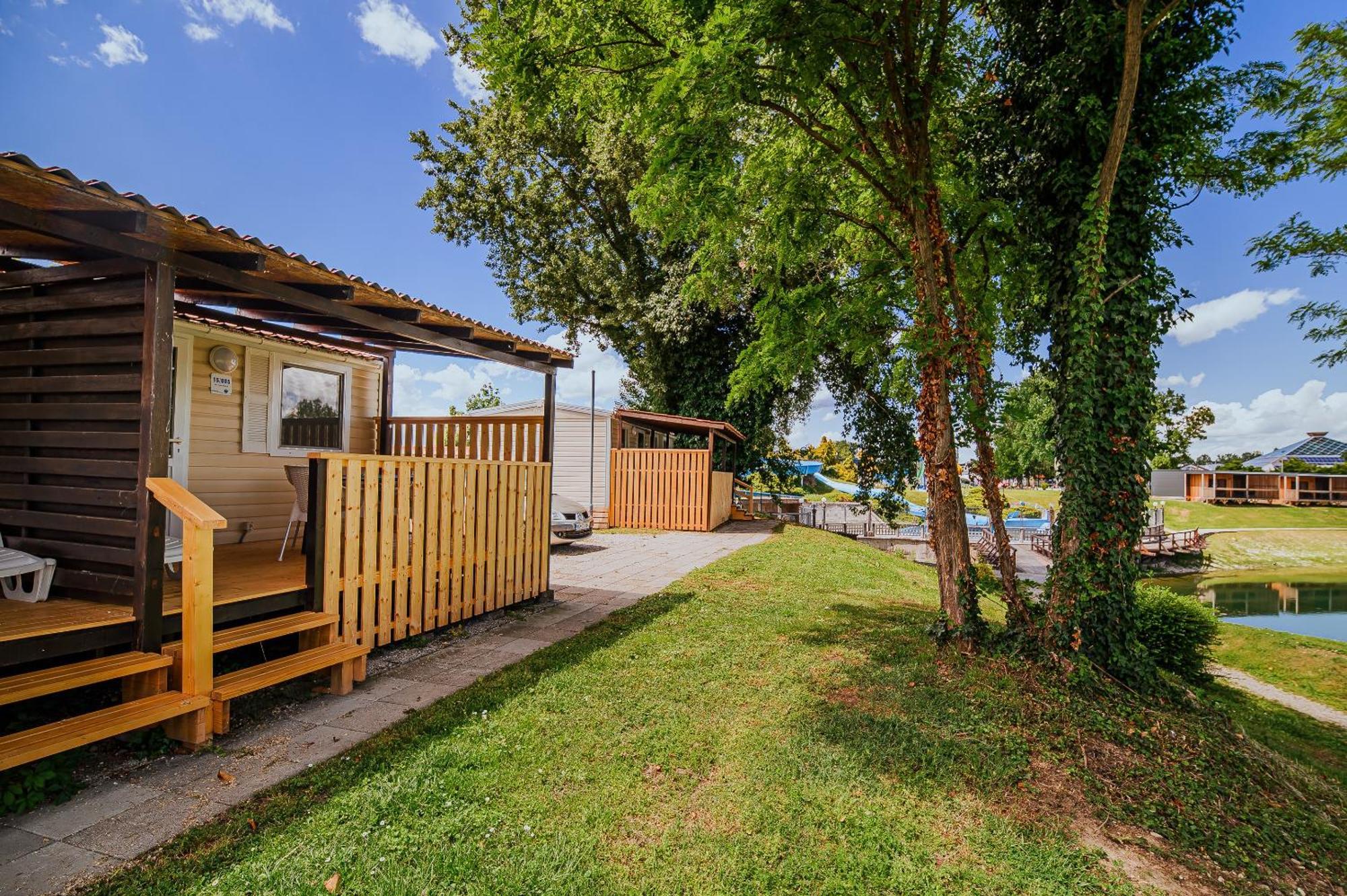 Lake View Mobile Homes With Thermal Riviera Tickets In Terme Catez Чатеж об Сави Стая снимка