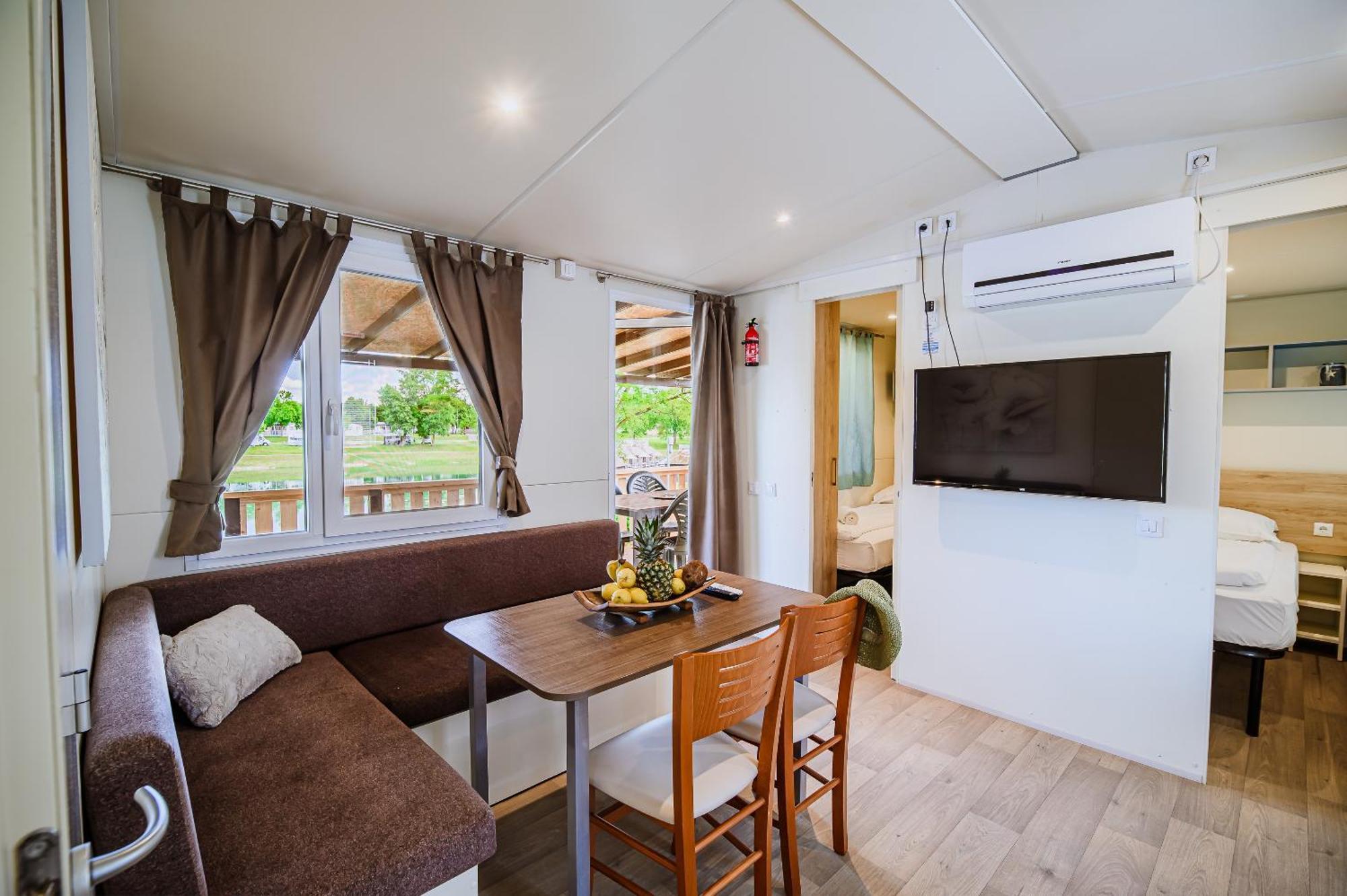 Lake View Mobile Homes With Thermal Riviera Tickets In Terme Catez Чатеж об Сави Стая снимка