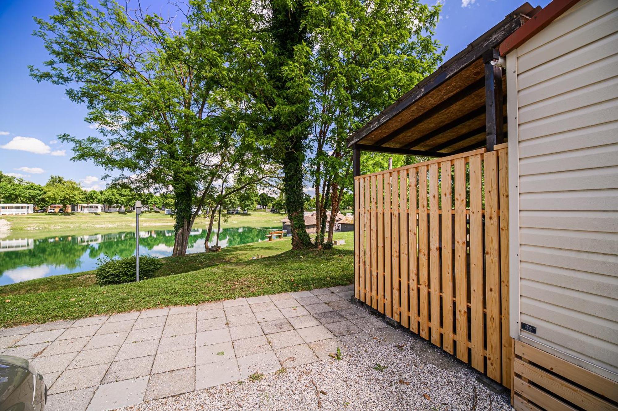 Lake View Mobile Homes With Thermal Riviera Tickets In Terme Catez Чатеж об Сави Стая снимка